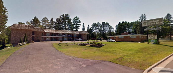 Budget Host Inn (Cloverland Court Motel, Cloverland Motel) - 2022 Street View